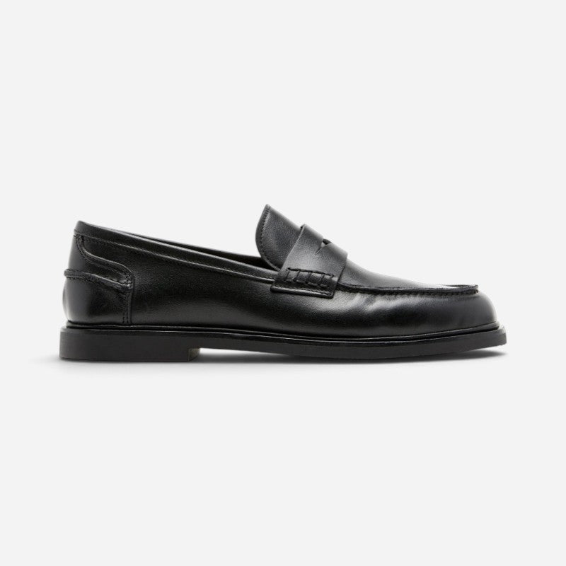 Magnet Black Leather